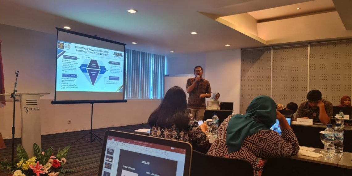 Kantor Imigrasi Sorong Turut Hadir Dalam Kegiatan Pelatihan Public Speaking dan Table Manner Gelombang III di Surabaya