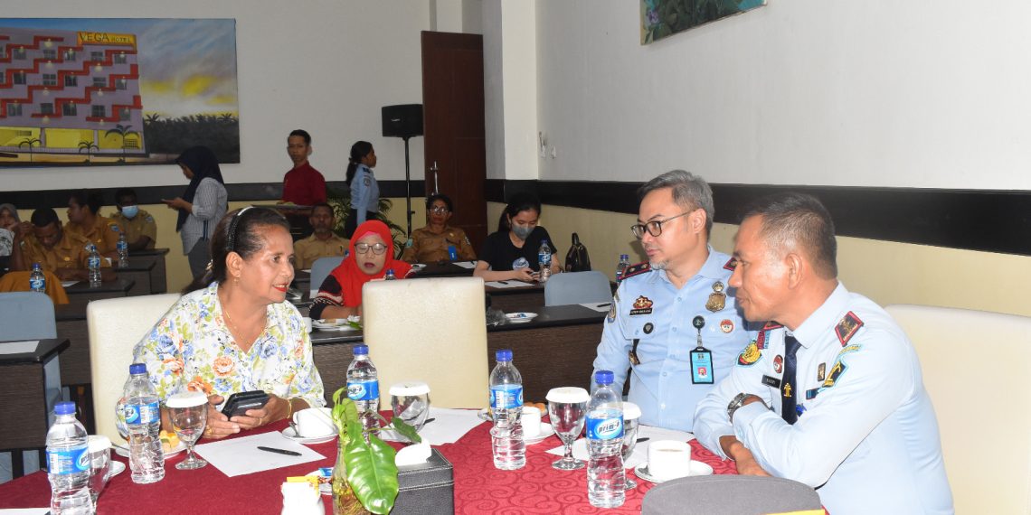 Dukung Upaya Meningkatkan Kebanggaan Membangun dan Mencintai Merek Indonesia, Kepala Kantor Imigrasi Sorong Hadiri Diseminasi Merek dengan tema “One Village One Brand”