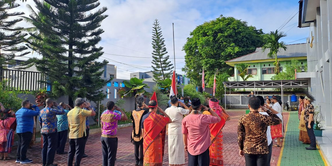 Pakaian Adat Daerah Warnai Pelaksanaan Upacara Peringatan Hari Pancasila Tahun 2023 di Imigrasi Sorong