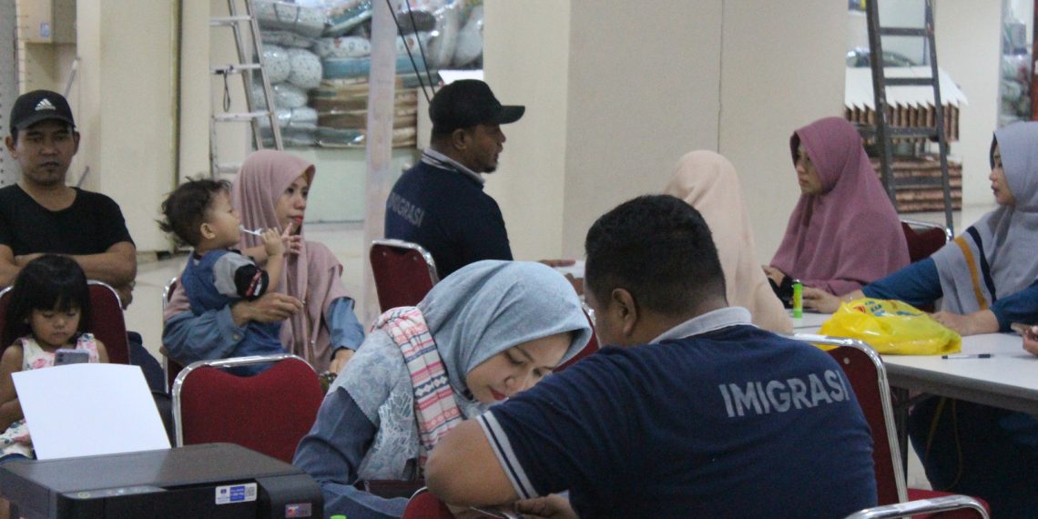 Imigrasi Sorong Sukses Gelar Pelayanan Paspor Merdeka: Pemohon Membeludak Melebihi Kuota