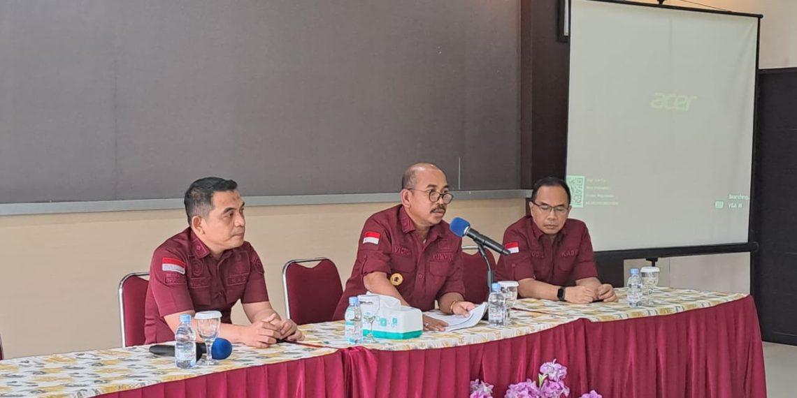 Dukung Pemberantasan Pungli dan Gratifikasi, Kepala Divisi Keimigrasian Beri Pengarahan Kepada Pegawai Kanim Sorong