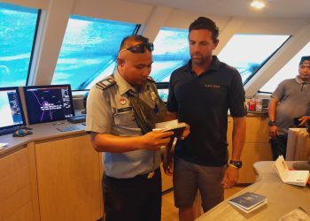 Imigrasi Sorong Lakukan Pemeriksaan Keimigrasian Keberangkatan Penumpang Kapal Black Pearl