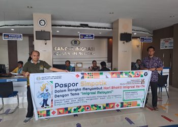 Paspor Simpatik Memikat Hati Masyarakat Sorong Dalam Menyambut Hari Bhakti Imigrasi ke-74