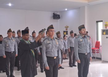 Kepala Kantor Imigrasi Sorong Melantik 2 Pegawai Negeri Sipil