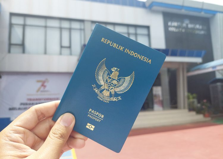 Pelayanan pembuatan paspor di kantor imigrasi