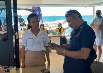 Imigrasi Sorong Lakukan Pemeriksaan Penumpang MY. BUNDALONG di Perairan Kolam Bandar Sorong
