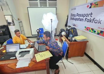 Layanan Eazy Passport Membeludak Di Fakfak, Masyarakat Sangat Terbantu