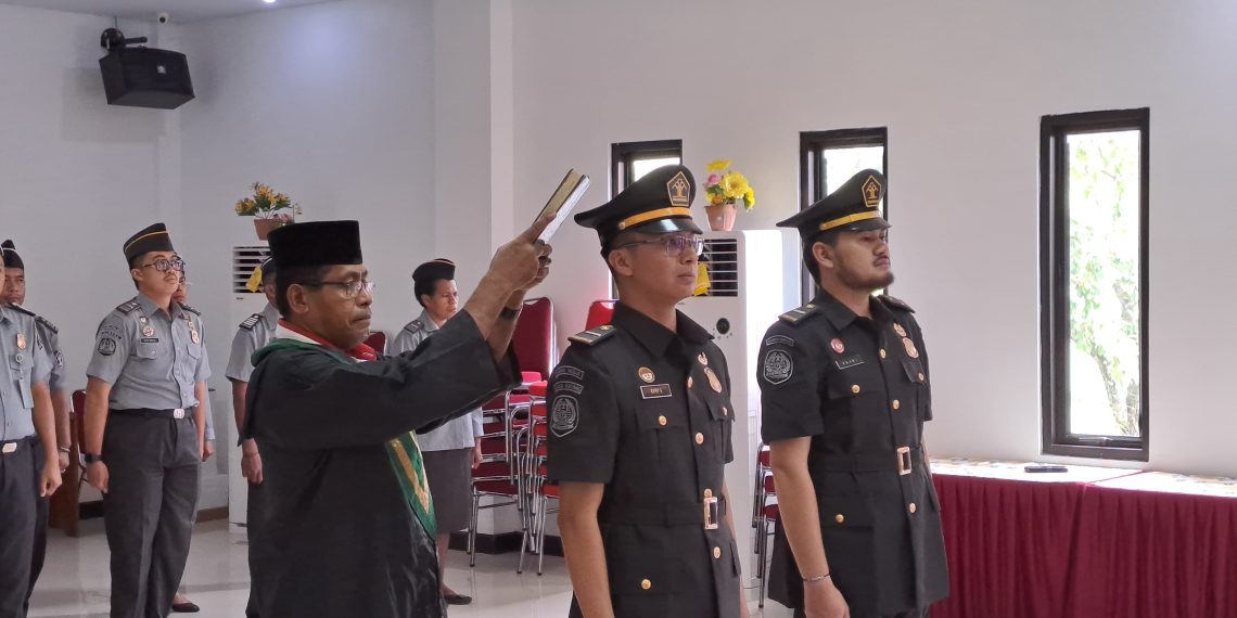 Dalam Upacara Pelantikan dan Sumpah Jabatan, Kepala Kantor Beri Arahan Untuk Selalu Menjaga Nama Baik Instansi