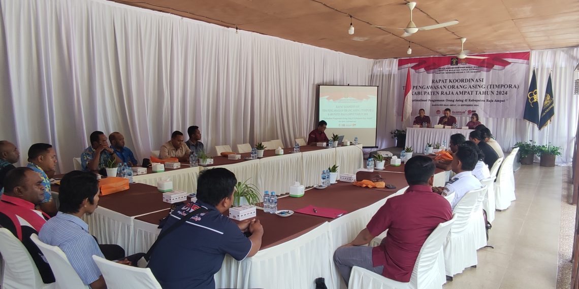 Imigrasi Sorong Selenggarakan Rapat Koordinasi Timpora di Kabupaten Raja Ampat