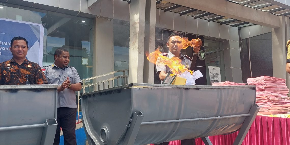Imigrasi Sorong Musnahkan 19.216 Arsip Keimigrasian