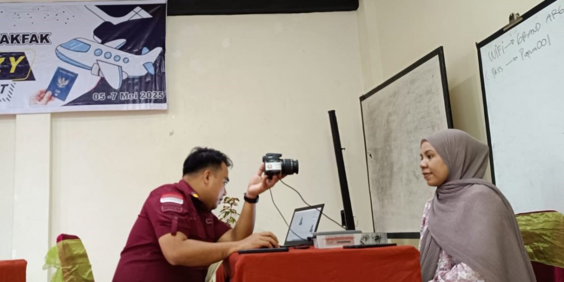 Imigrasi Sorong Kembali Laksanakan Layanan Eazy Passport di Kabupaten Fakfak