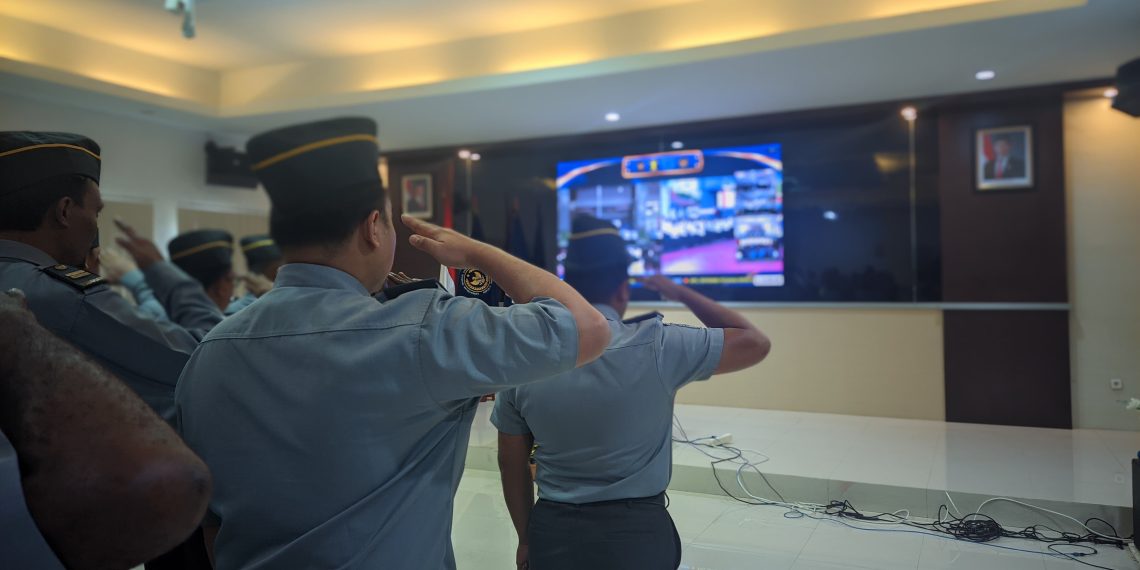 Pegawai Kanim Sorong mengikuti Apel Bersama yang diselenggarakan oleh Kementerian Koordinator Bidang Hukum, HAM, Imigrasi dan Pemasyarakatan