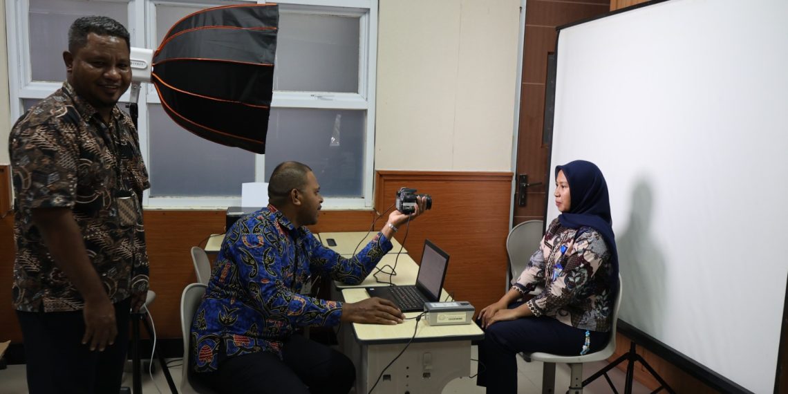 Kantor Imigrasi Kelas II TPI Sorong Gelar Layanan Eazy Paspor di BP2IP Sorong