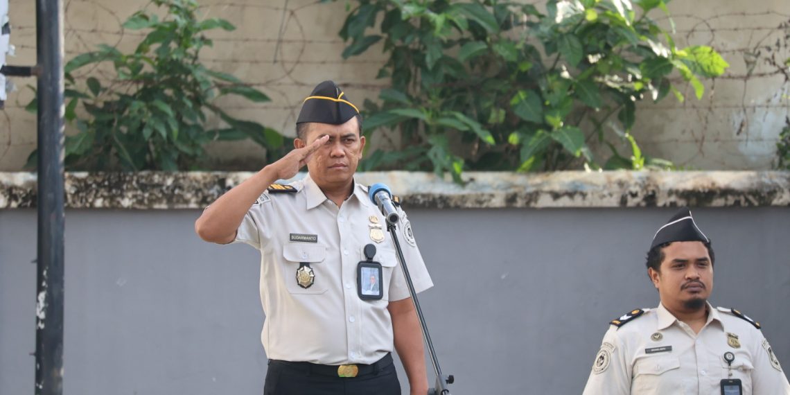 Kantor Imigrasi Kelas II TPI Sorong Gelar Upacara Bendera Peringati Hari Anak Nasional Ke-42 Tahun 2026