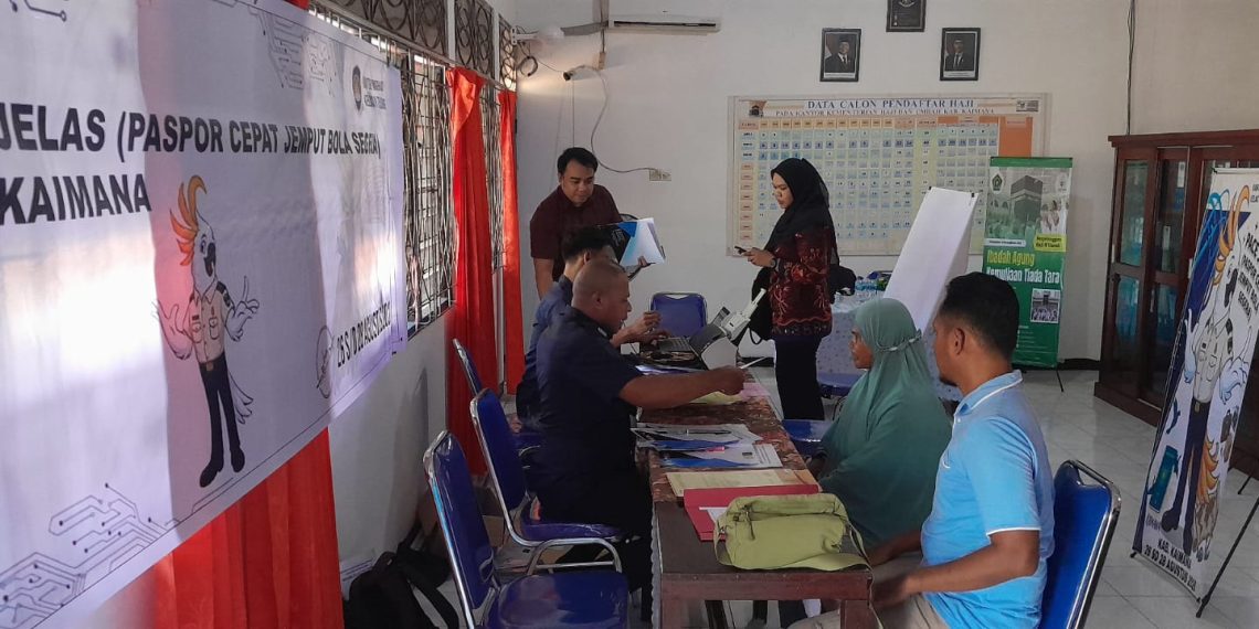PACE JELAS LAYANI 54 PEMOHON PASPOR DI KABUPATEN KAIMANA